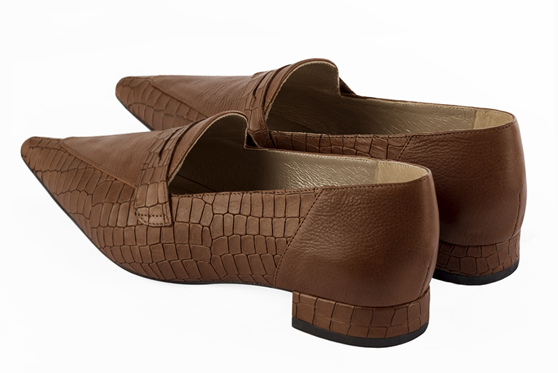 Caramel brown women's essential loafers. Pointed toe. Flat flare heels. Rear view - Florence KOOIJMAN